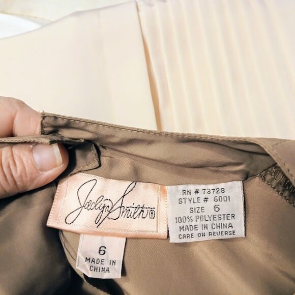 Nwt JACLYN SMITH Silky Blouse womens 6 Mocha Brown Pleated front Keyhole back LS - Picture 8 of 9